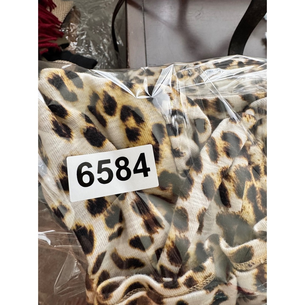 Tommy Bahama Leopard Print T-Shirt Women XL Tan Cotton Short Sleeve Animal Print - Picture 10 of 10